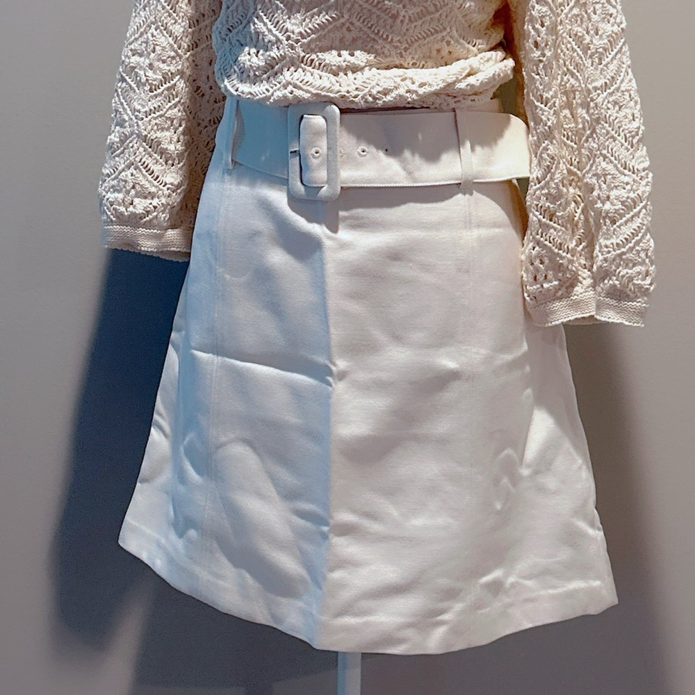 (NWT) H&M White High-Waist Mini Skirt with Belt – Size US 10